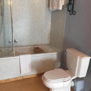 a bathroom with a toilet and a bath tub at Landhaus Vreburg in Butjadingen +15 photos