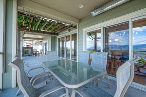 Fotografie z fotogalerie ubytování Full House with Amazing Okanagan Views and Hot Tub v destinaci Kelowna