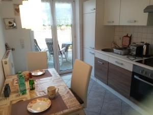 a kitchen and dining room with a table and chairs at Ferienwohnungen Evers 55181 in Stallbrüggerfeld