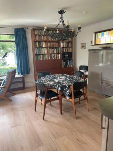 Η κουζίνα ή μικρή κουζίνα στο Ferienhaus Meerblick am Yachthafen