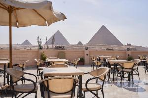 Restoran atau tempat makan lain di Pyramids View Rz