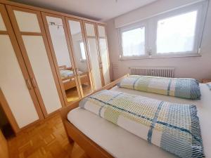 Ένα ή περισσότερα κρεβάτια σε δωμάτιο στο Ferienwohnung Grundel