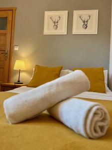 Posteľ alebo postele v izbe v ubytovaní Maya Pokoje i Apartamenty