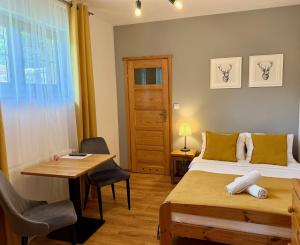 Posteľ alebo postele v izbe v ubytovaní Maya Pokoje i Apartamenty