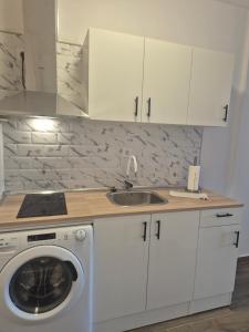 a kitchen with a washing machine and a sink at Juvica in Morro del Jable