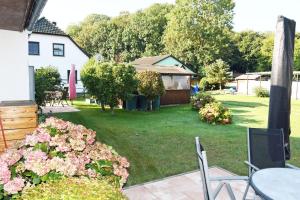 Taman di luar DEB 045 Bungalow mit Gartenterrasse in Altefähr