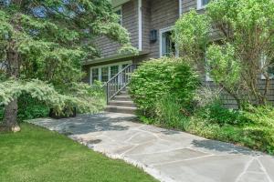 Κήπος έξω από το Classic Southampton Home: 5BR, Pool,Jacuzzi, Cooper's Beach