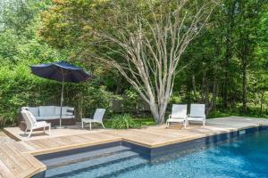 Swimmingpoolen hos eller tæt på Classic Southampton Home: 5BR, Pool,Jacuzzi, Cooper's Beach