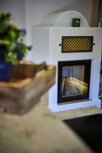 a white fireplace sitting on top of a table at Ferienwohnungen Bergbleamal in Rottach-Egern