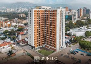 Estación PamplonaApartamento con Piscina de 2 habitaciones Edificio Brunelo Ciudad de Guatemala, Céntrico的城市高楼的俯视图