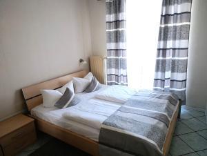 En eller flere senge i et værelse på Fewo Rosenhof TW 110