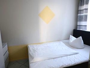 En eller flere senge i et værelse på Fewo Rosenhof TW 110