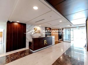 um lobby com uma placa no meio de um edifício em 2 Br Luxury duplex Canal View, 5 min to AUH Airport, Yas island , Raha Mall em Abu Dhabi mais 7 fotografias