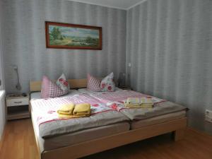 Postel nebo postele na pokoji v ubytování Rügen Fewo 91 Buchenwinkel + 4 fotografie