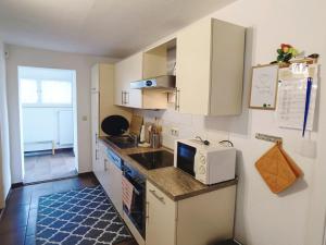 Küche/Küchenzeile in der Unterkunft Ferienappartement in Lauterbach auf Rügen!