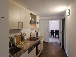 Küche/Küchenzeile in der Unterkunft Ferienappartement in Lauterbach auf Rügen!