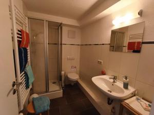 Ein Badezimmer in der Unterkunft Ferienappartement in Lauterbach auf Rügen!