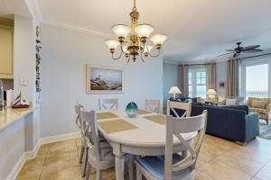 Χώρος καθιστικού στο Oceanfront Condo with Great Ocean View, Balcony, Fast WiFi & 2 Shared Pools +17 φωτογραφίες