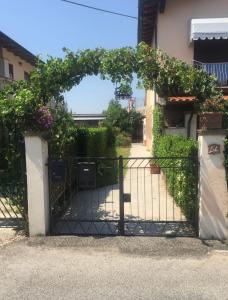 an entrance to a house with an iron gate at La Casetta in Marina di Massa