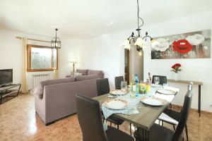 A seating area at Villa Maria Celia by Villa Plus