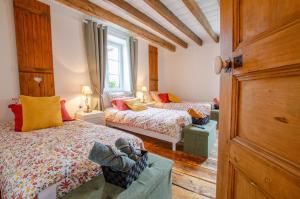 a bedroom with two beds and a window at Le clos de la ferme 