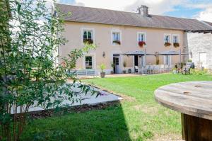 a house with a picnic table in front of it at Le clos de la ferme 