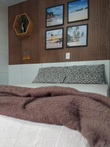 a bedroom with a bed with a brown blanket at Casa da isy hospedagem in Natal