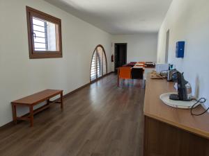 Tetera y cafetera en Albergue Municipal Las Escuelas