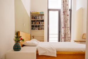 a bedroom with a bed and a book shelf at Villeni Panorama Apartment Oktonia in Okhthonía