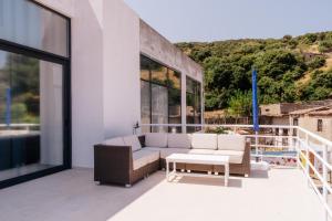 Balkón nebo terasa v ubytování Villeni Panorama Apartment Oktonia