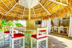 Foto dalla galleria di GRAND CARIBE STUDIOS and SUITES playa LOS CORALES a Punta Cana