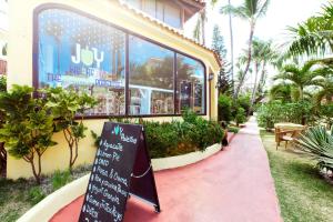 Giardino di GRAND CARIBE STUDIOS and SUITES playa LOS CORALES