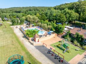 an aerial view of a water park with a playground at Camping Tamniès in Tamniès