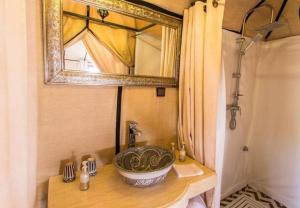 Ένα μπάνιο στο Lantern Luxury Camp +33 φωτογραφίες