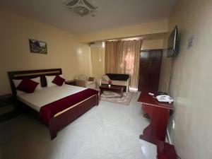 En eller flere senge i et værelse på Kcc hotel and Restaurant