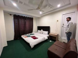 Ein Bett oder Betten in einem Zimmer der Unterkunft Orophile Nest And Resturent