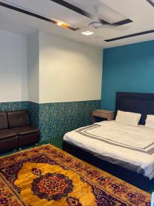 Ein Bett oder Betten in einem Zimmer der Unterkunft Orophile Nest And Resturent
