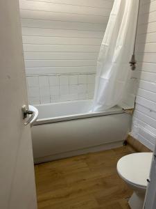 Koupelna v ubytování Stoke Staycation The Quiet Corner