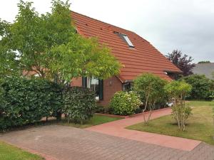 Taman di luar Ferienhaus in Nessmersiel 20-014