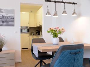 a kitchen and dining room with a table and chairs at Ohlerich Speicher App_ 05 in Wismar