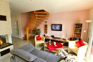 TV a/nebo společenská místnost v ubytování Ferien_VILLA CHARISMA A + 9 fotografií