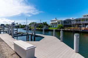 Vaade puhkemaja lähedal voolavale jõele