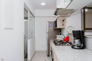 a kitchen with a stove and a counter top at 3BR Pool & Gyw in Lima