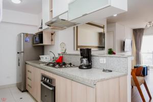 a kitchen with a stove and a counter top at 3BR Pool & Gyw in Lima