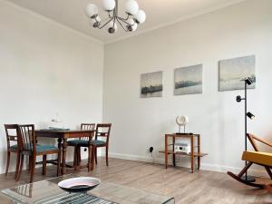 a living room with a table and chairs at Haus Seebaer in Ahlbeck