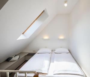 Ένα ή περισσότερα κρεβάτια σε δωμάτιο στο Residenz Steinmarne, FeWo 13