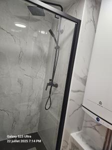 Ένα μπάνιο στο Appartement Colombes