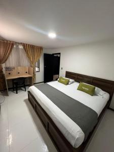 Postel nebo postele na pokoji v ubytování hotel torre 52