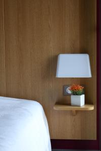 B&B HOTEL La Rochelle Centre客房内的一张或多张床位