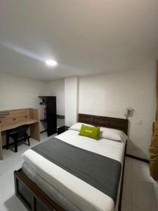 Postel nebo postele na pokoji v ubytování hotel torre 52